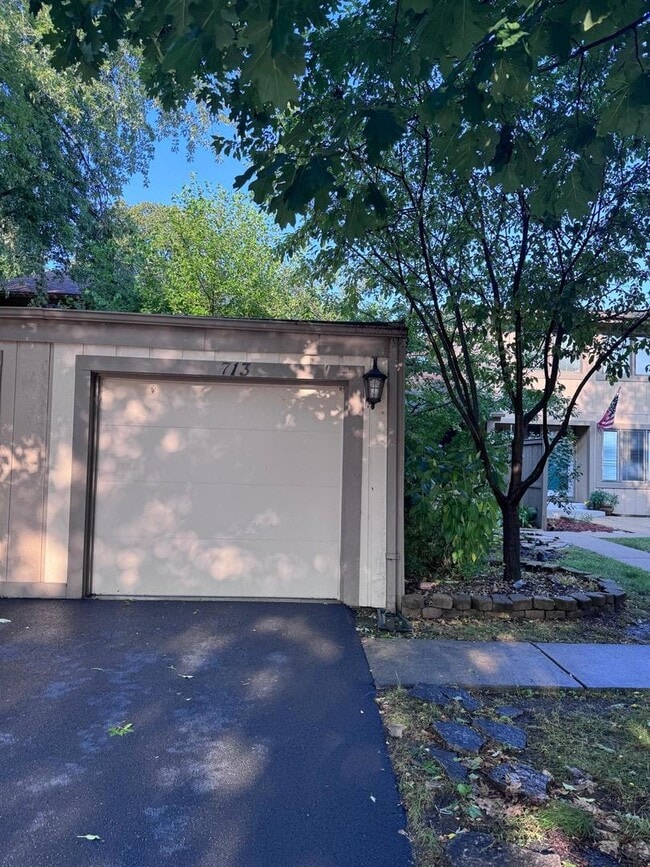 Photo - 713 Acadia Ct