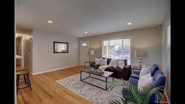 Photo - 1385 Salem St