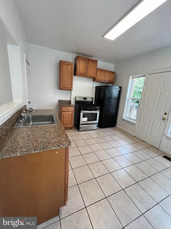 Photo - 323 Collins Ave