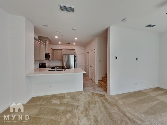 Building Photo - 5301 E Commerce Way Rental