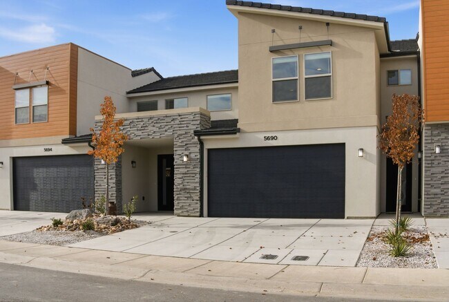 Photo - South Desert Townhome with EVSE Outlet