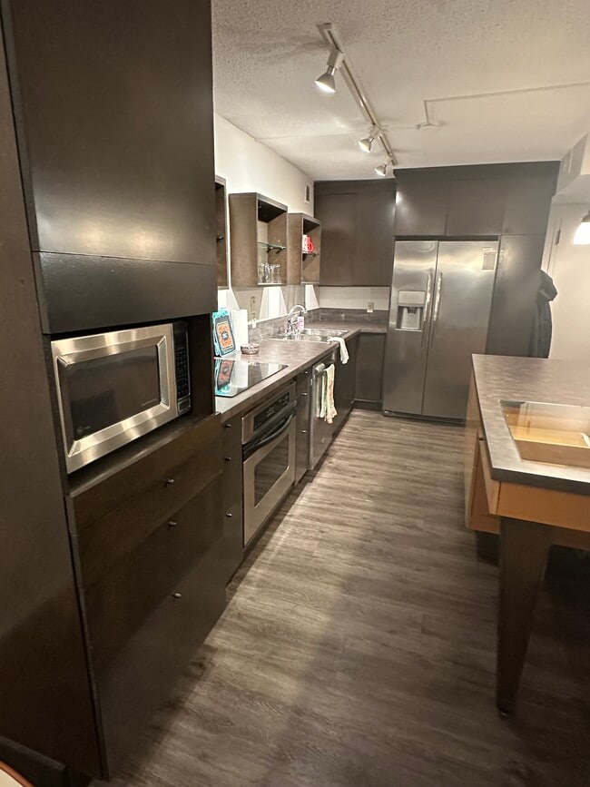 Photo - 4545 Wornall Rd Unit 202