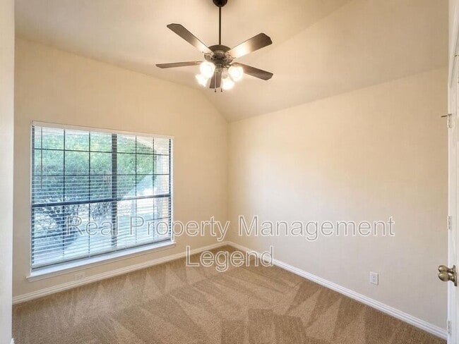 Photo - 304 Blythe Bridge Dr