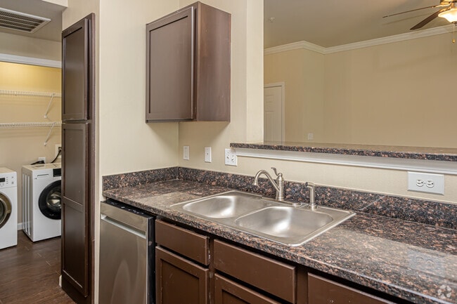 1BR, 1BA - 800SF - Palmetto Greens