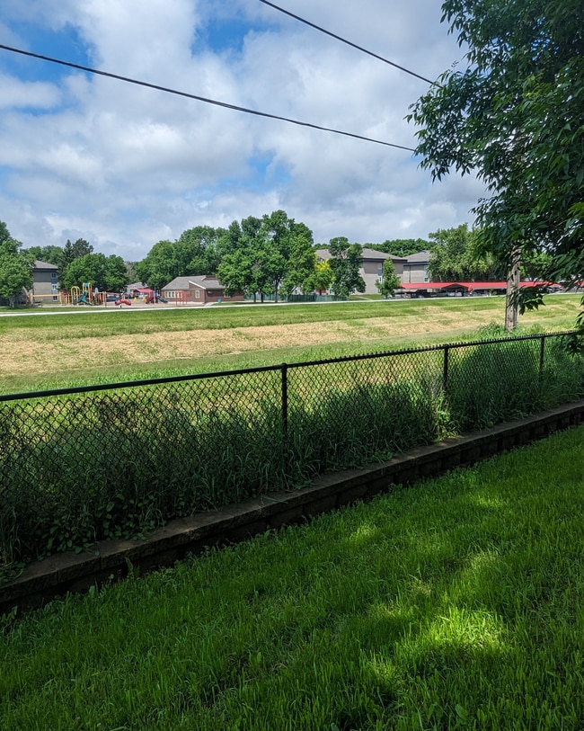 shared back yard w upper unit - 715 21st St S