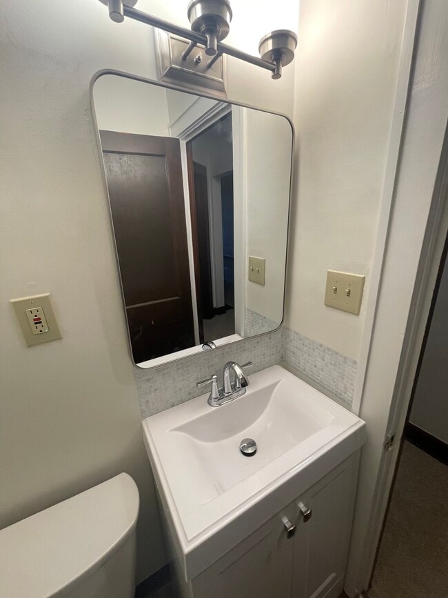 Building Photo - 4127 Clybourne Ave Unit Down