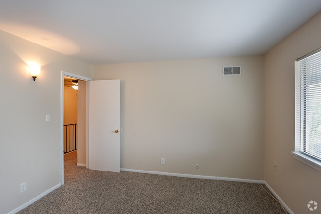 3BR, 1.5BA - 1910 SF