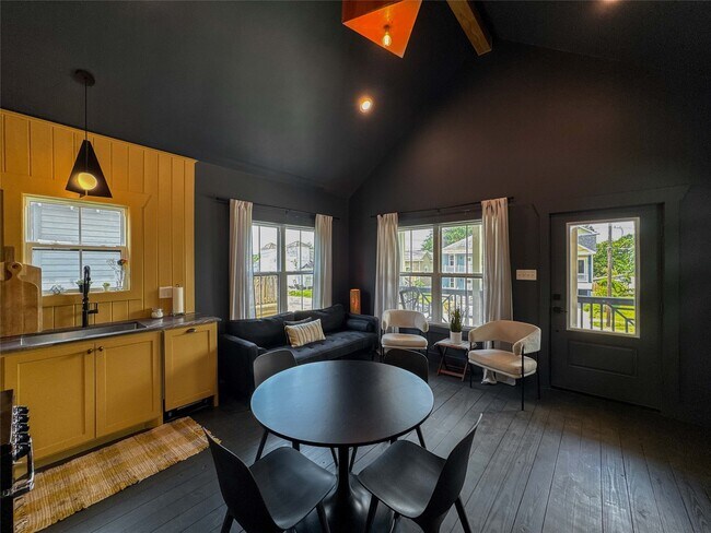 Photo - 1208 32nd St