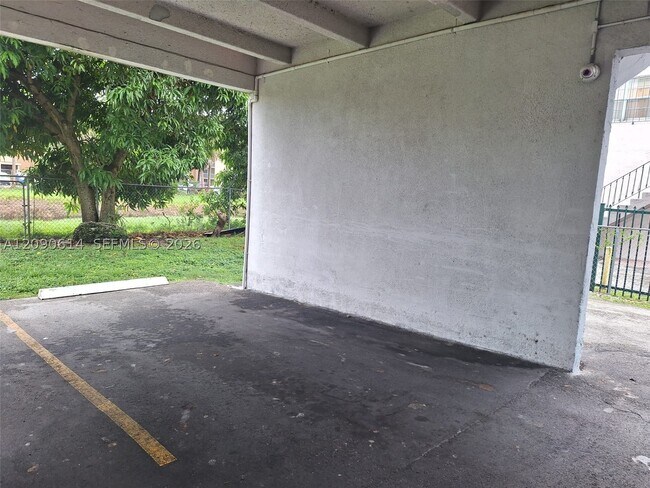 Photo - 1300 W 53rd St Unit 38