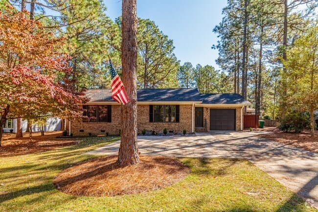 Building Photo - 1635 Longleaf Dr E Rental