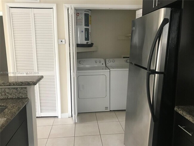 Photo - 4088 N Pine Island Rd Unit 400