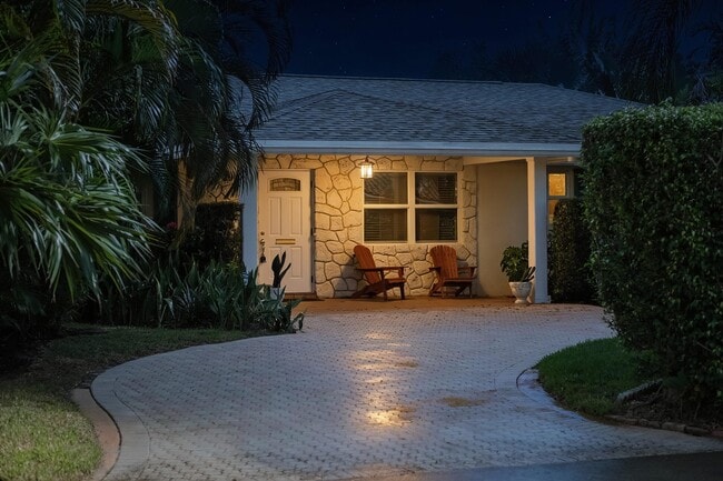 Building Photo - 129 Alhambra Pl