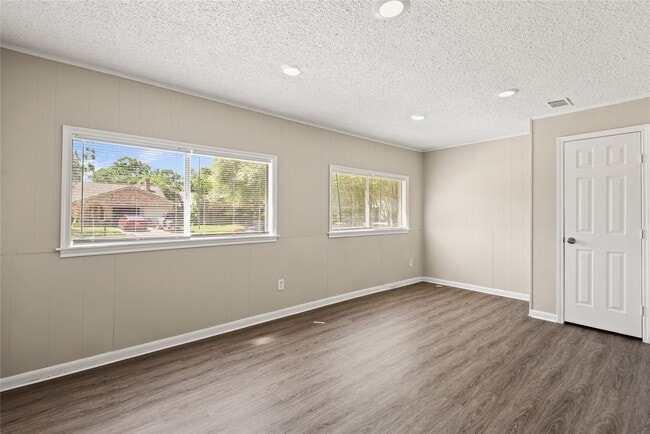 Photo - 15911 Mill Point Dr