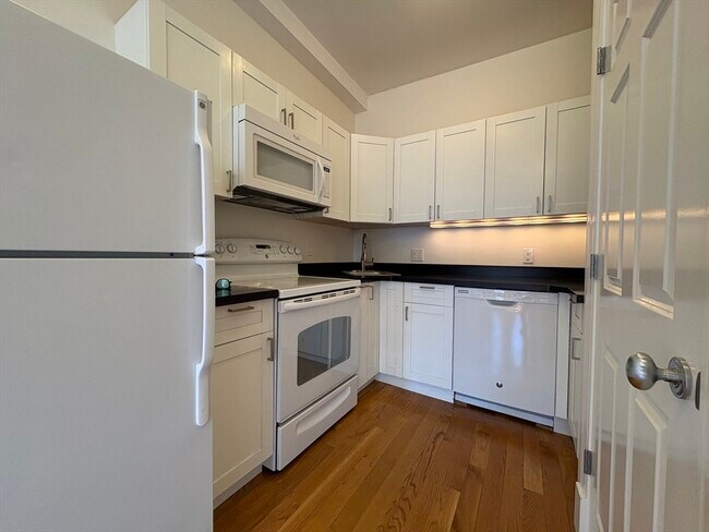 Photo - 211 Newbury St Unidad 6