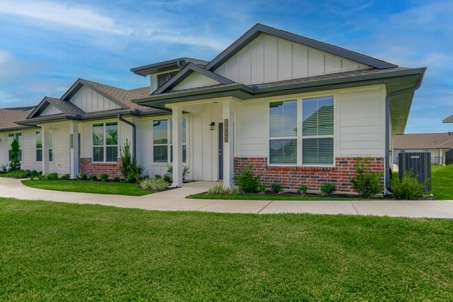 Building Photo - Where Style Meets Comfort: Elevate Your Living Experience