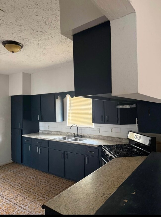 Building Photo - 6814 Sherman St