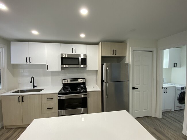 Building Photo - 324 Vidal St S Unit 4