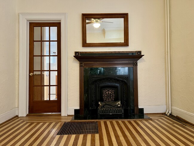 NATURAL MARBLE - 1539 N Jackson St Unit #2 Rear