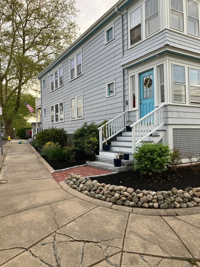 Building Photo - 6 Sutton Ave Unit 1