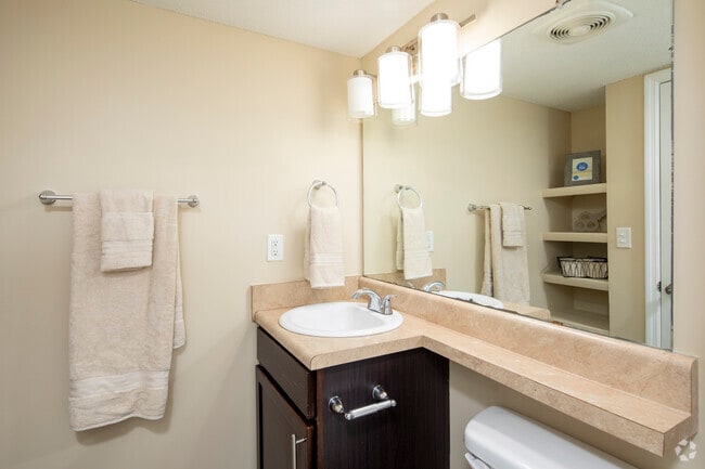 1 bed, 1 bath, 750 sq ft