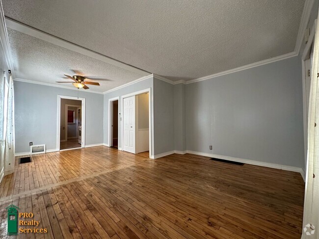 Building Photo - Charming 2 Bedroom Home in St. Paul
