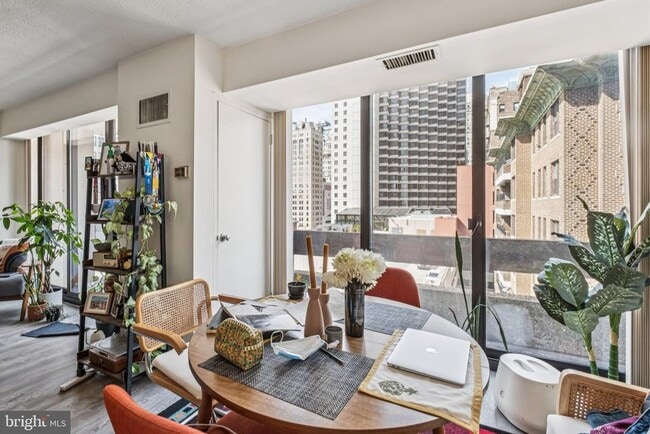 Photo - 1326 Spruce St Unit 905