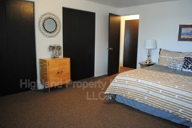 1125 Ridge Rd Unit 204