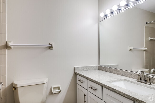 1BR, 1BA - 708SF