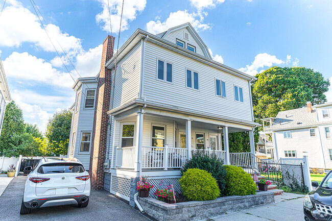 Building Photo - 54 Yeomans Ave Unit 54 Yeomans Ave Rental