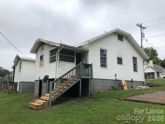 Photo - 660 E Sharpe St