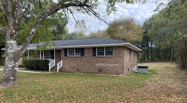 Photo - 194 Clairmount Dr SE