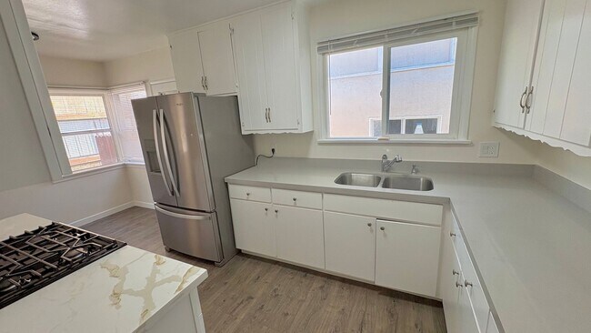 Photo - 4134  1/2 Manhattan Beach Blvd Unidad 4134