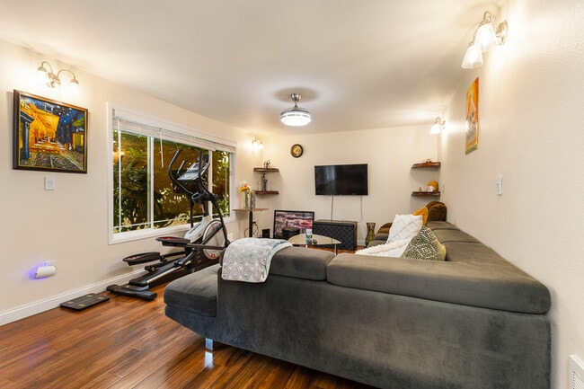 Building Photo - 501 141st Ave SE Unit ID1390076P