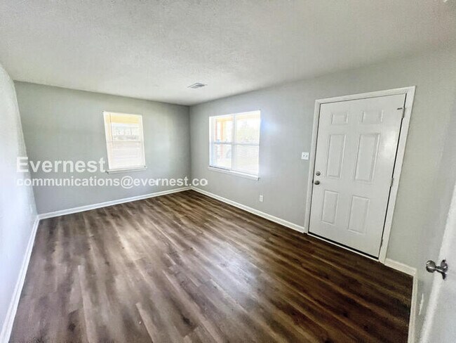 Photo - 605 Blaine Dr SW