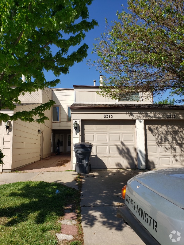Building Photo - 2313 S White Oak Dr Rental