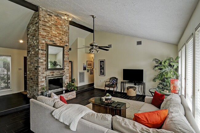 Photo - 14207 Wickersham Ln