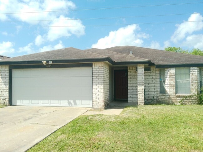 Building Photo - 2614 Camargo Dr