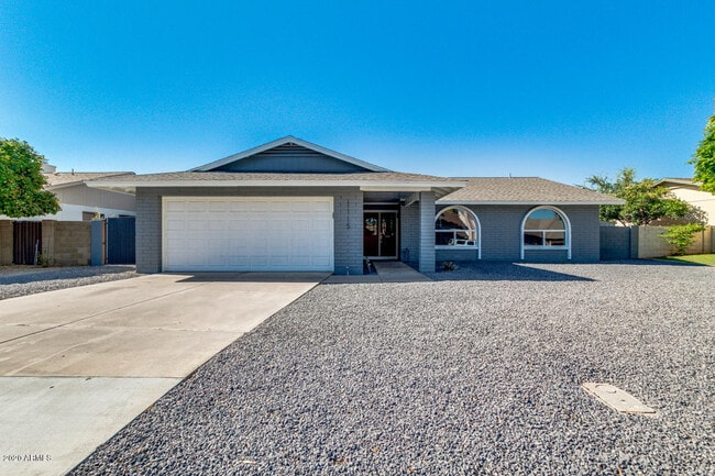 Building Photo - 1115 W Barrow Dr