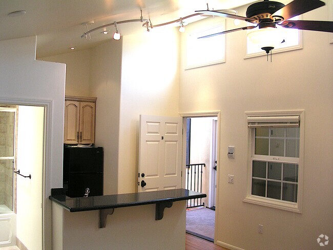 Building Photo - 247 Broadway St Unit Apt. B