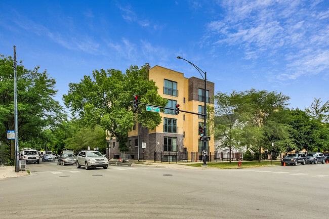 Photo - 3332 W Palmer St Unidad 3E Rental