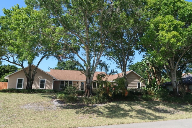 Photo - 1087 NE Quinn Pl Casa