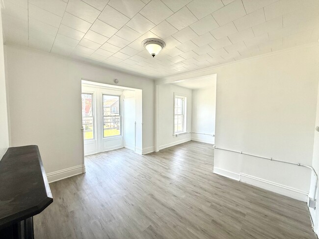 Building Photo - 73 Saratoga Ave