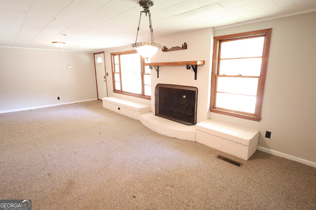 Photo - 140 Bell Ave SE