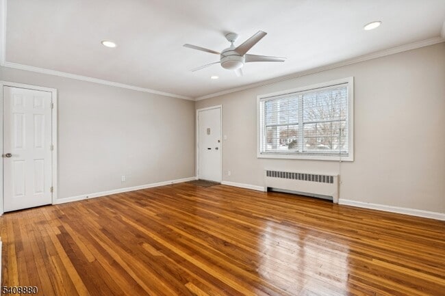 Photo - 6 W Roselle Ave