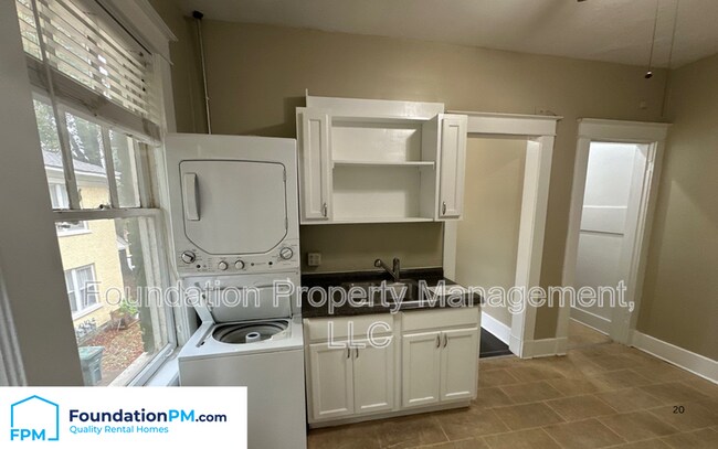 Photo - 1758 Lawrence Ave