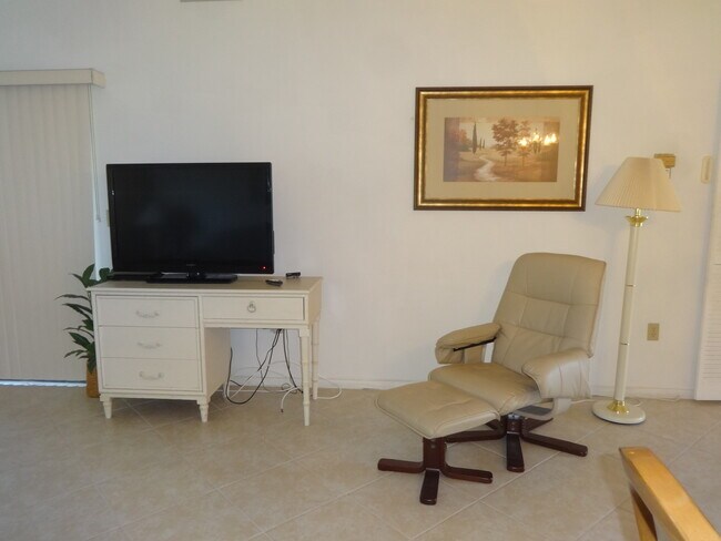 Photo - Venice, FL 2BR/2BA/1CG