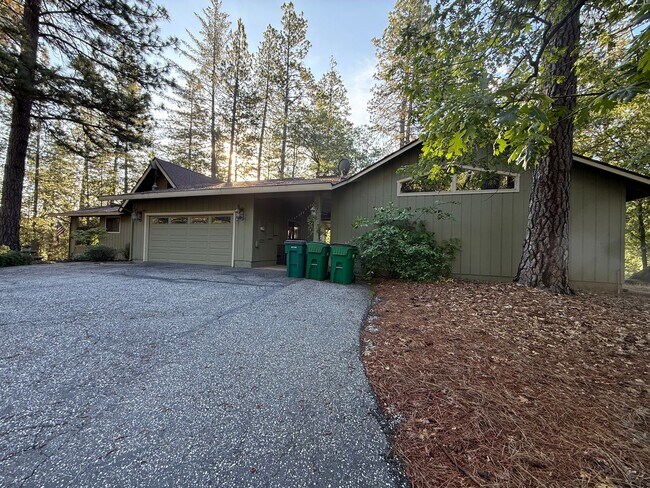 Photo - Picturesque Mountain Living with Detached Guest Studio in Alta Sierra