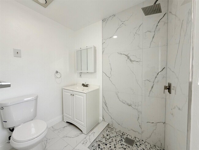 Photo - 1850 Rodman St Unit 2