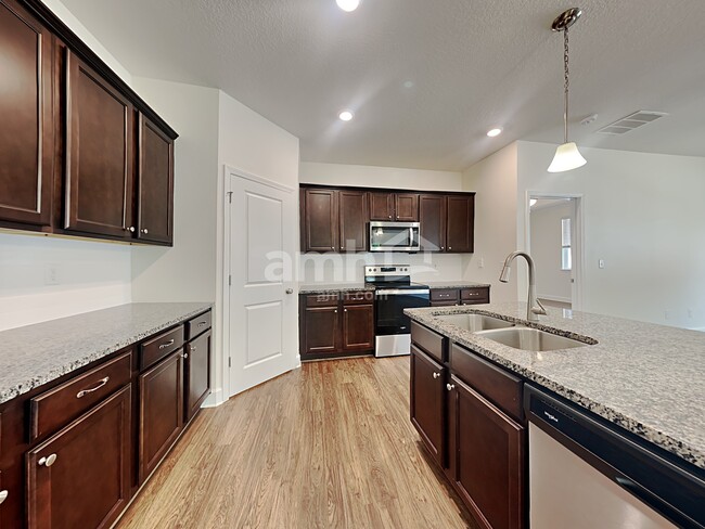 Photo - 105 Moultrie Crossing Ln