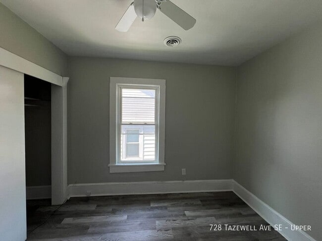 728 Tazewell Ave SE Unit Upper